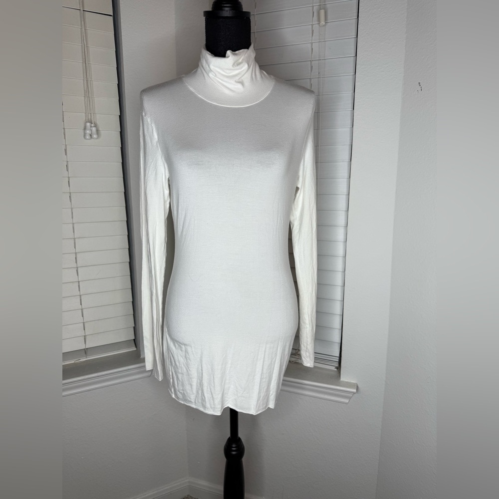 Chic White Long Sleeve Turtleneck Top